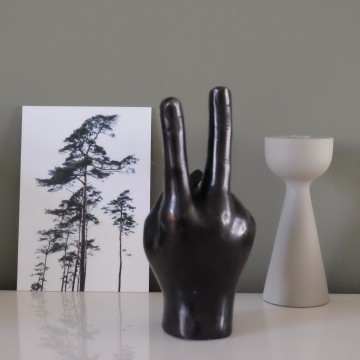 bronzen hand peace