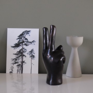 bronzen hand peace