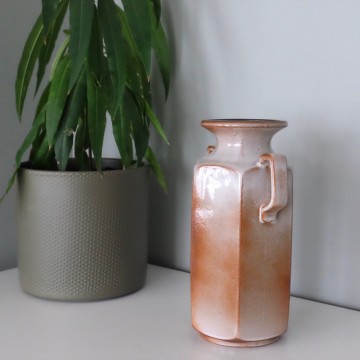 9d3588ee 0563 41cb 8801 ec2b5733424c